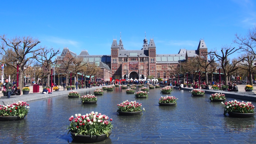 アムステルダム国立美術館と噴水広場