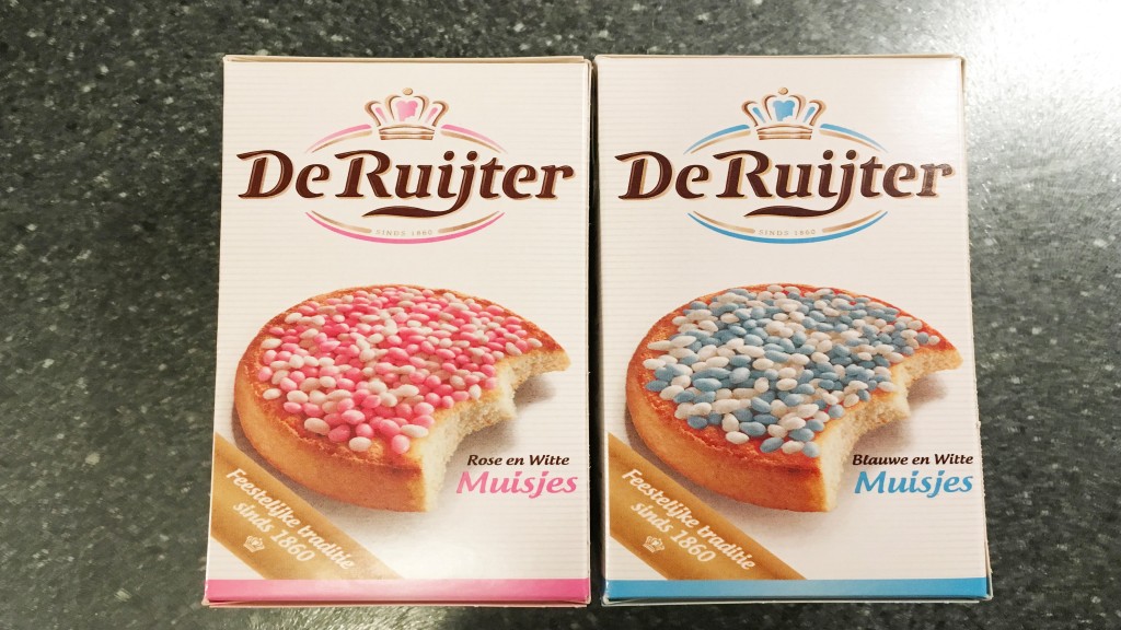 オランダの出産祝い菓子「Beschuit met muisjes」
